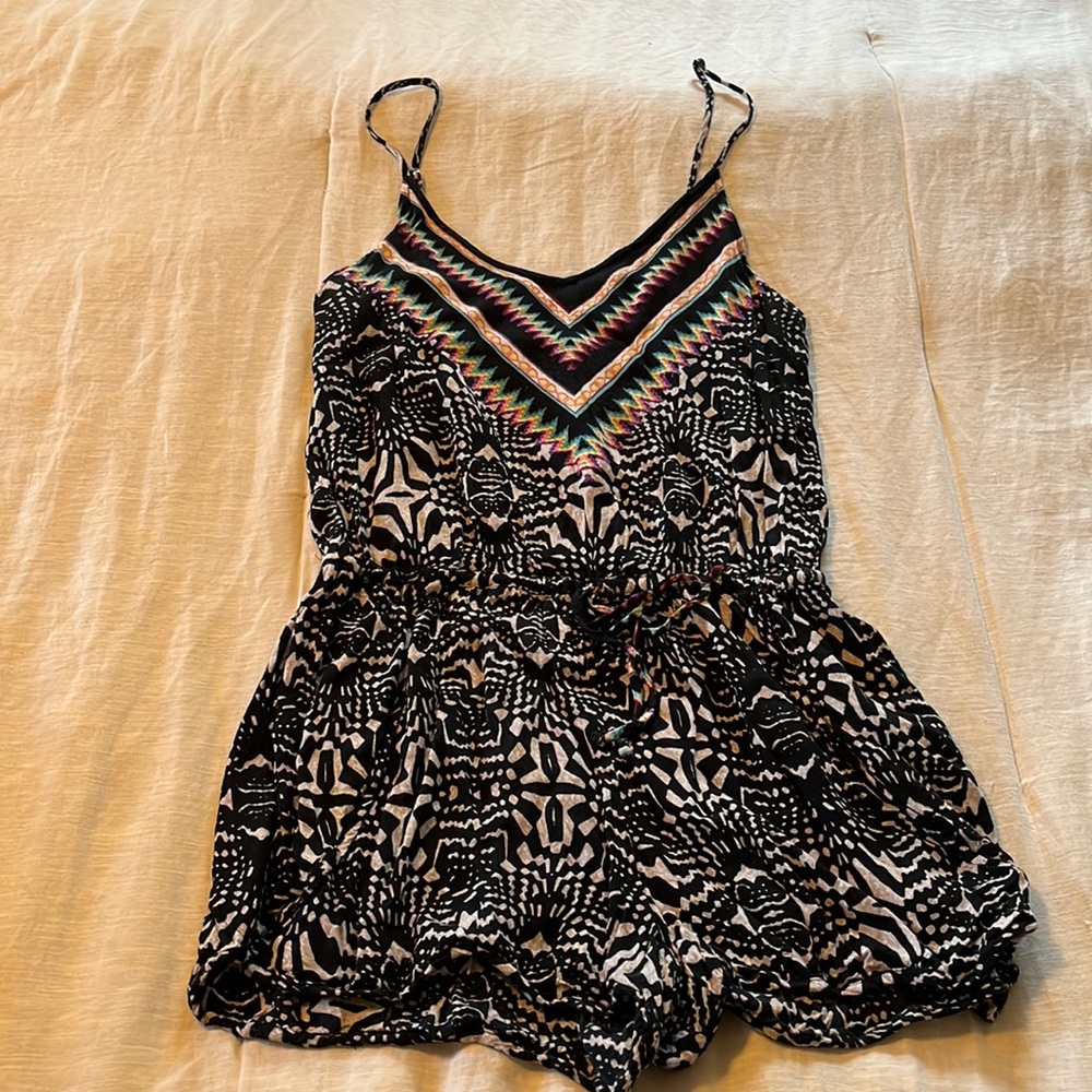 Cute and comfortable Romper! Navy and gray with tie dyed detail.